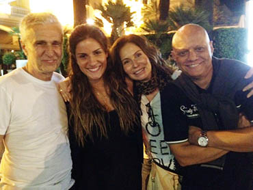 A familia Abreia -- Chico, Ana Tancredo e Francisca -- com o onipresente Accioly