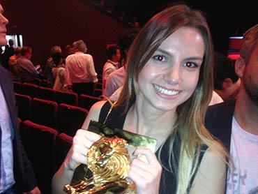 Melanie Zmetek, com o ouro da F/Nazca. 