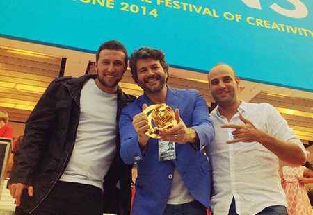 Alvinho com Otto Pajunk e Diogo Mello, comemorando o Leão de Ouro em Cannes 2014.