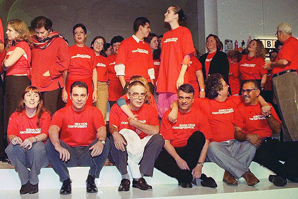 Carlos Pedrosa, José Guilherme Vereza e a turma da Contemporânea  na festa do Prêmio Colunistas Rio 2000.