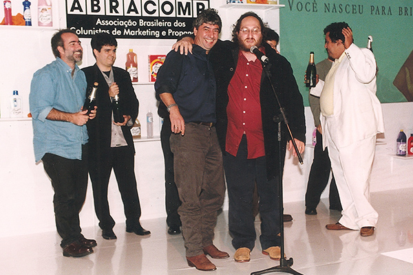 Os vencedores do Prêmio Rogerio Steinberg -- Fernando Rocha, Silvio Lachtermacher, Claudio Gatão, Pedro Utzeri e Sérgio de Paula  na festa do Prêmio Colunistas Rio 2000.